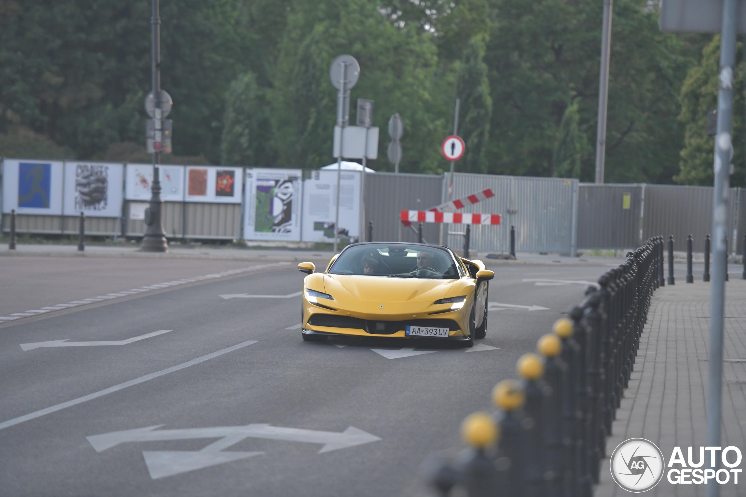 Ferrari SF90 Spider