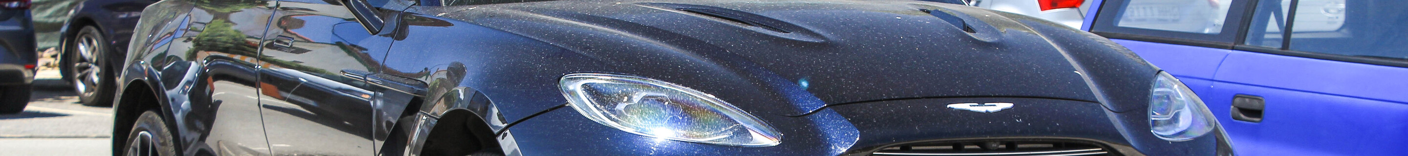 Aston Martin DBX707