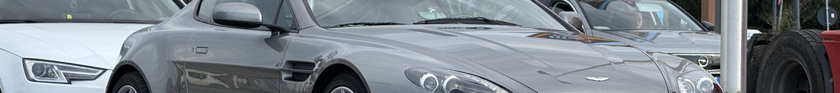 Aston Martin V8 Vantage