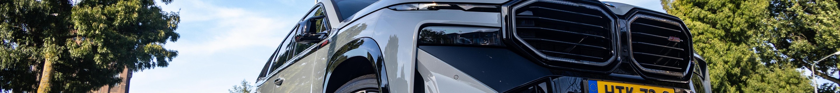 BMW XM G09 Label Red