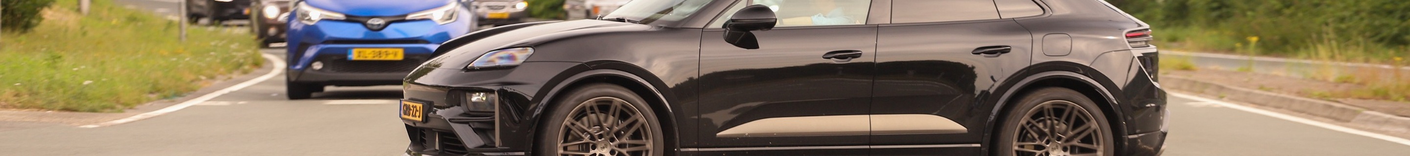 Porsche Macan EV Turbo