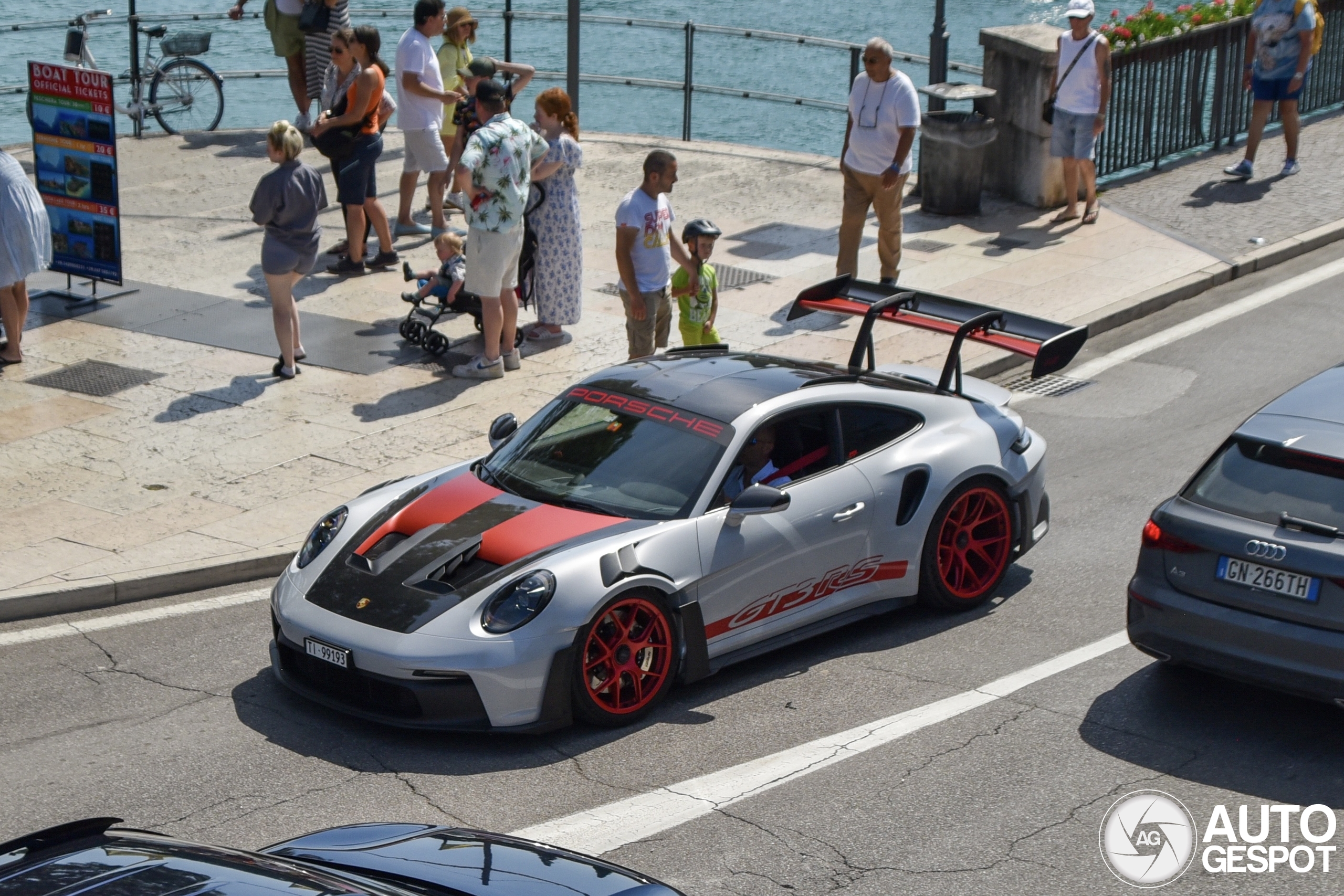 Porsche 992 GT3 RS Weissach Package