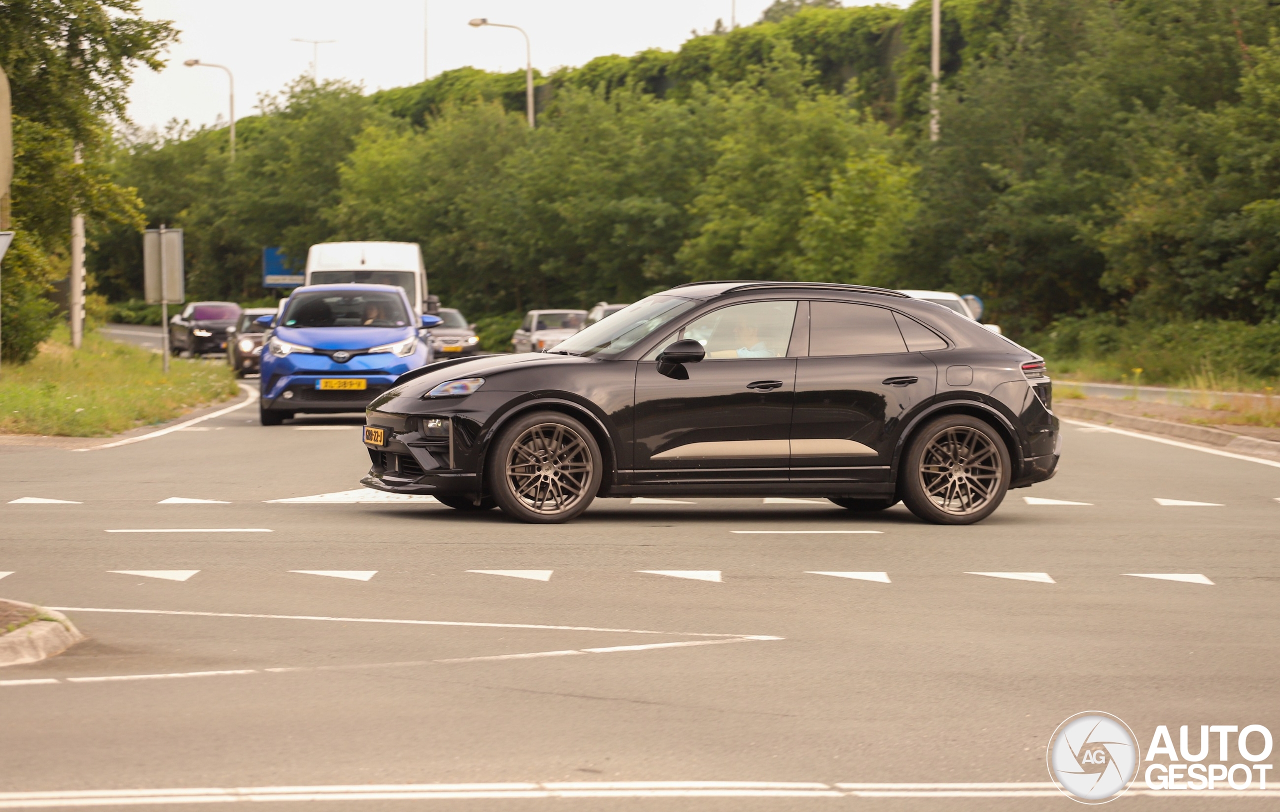Porsche Macan EV Turbo