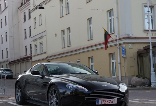 Aston Martin V8 Vantage 2012