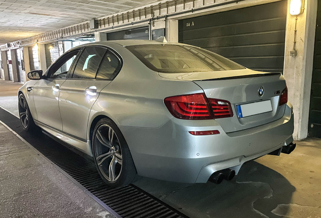 BMW M5 F10 2011
