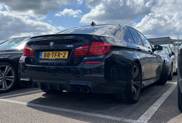 BMW M5 F10 2011
