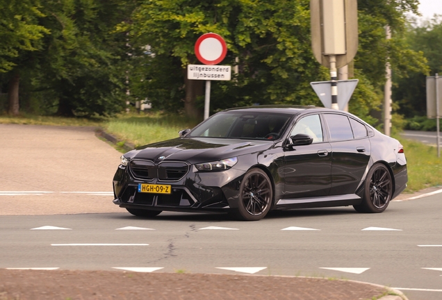 BMW M5 G90