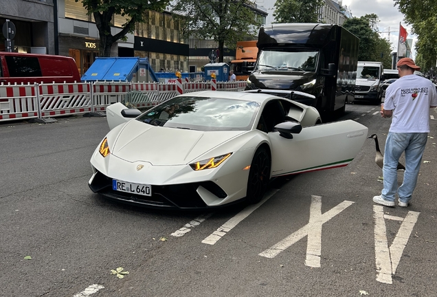 Lamborghini Huracán LP640-4 Performante