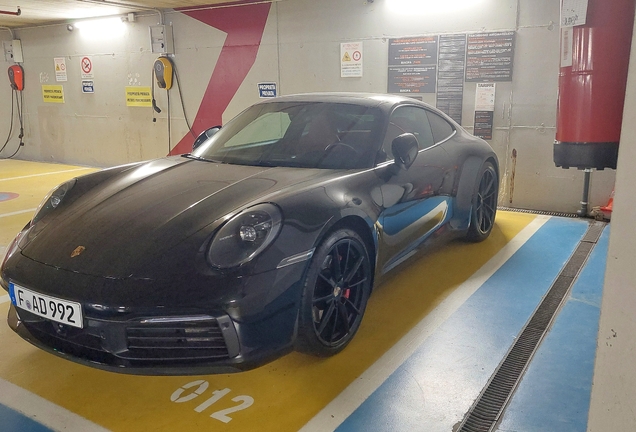 Porsche 992 Carrera 4S