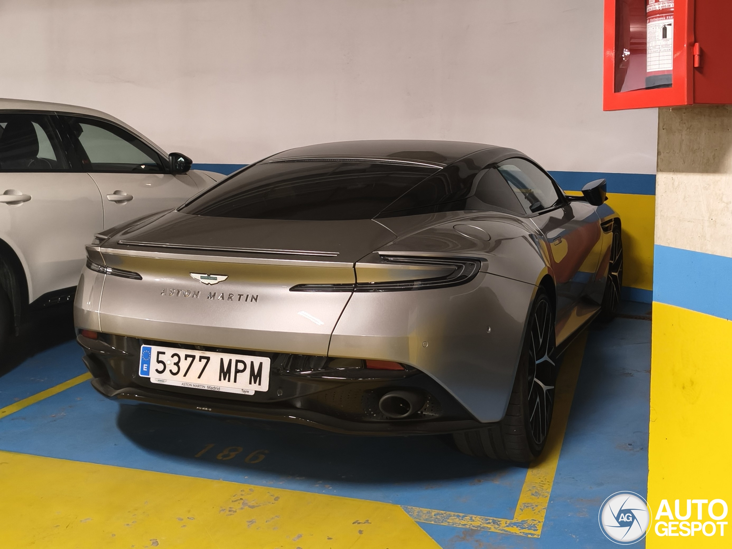 Aston Martin DB12