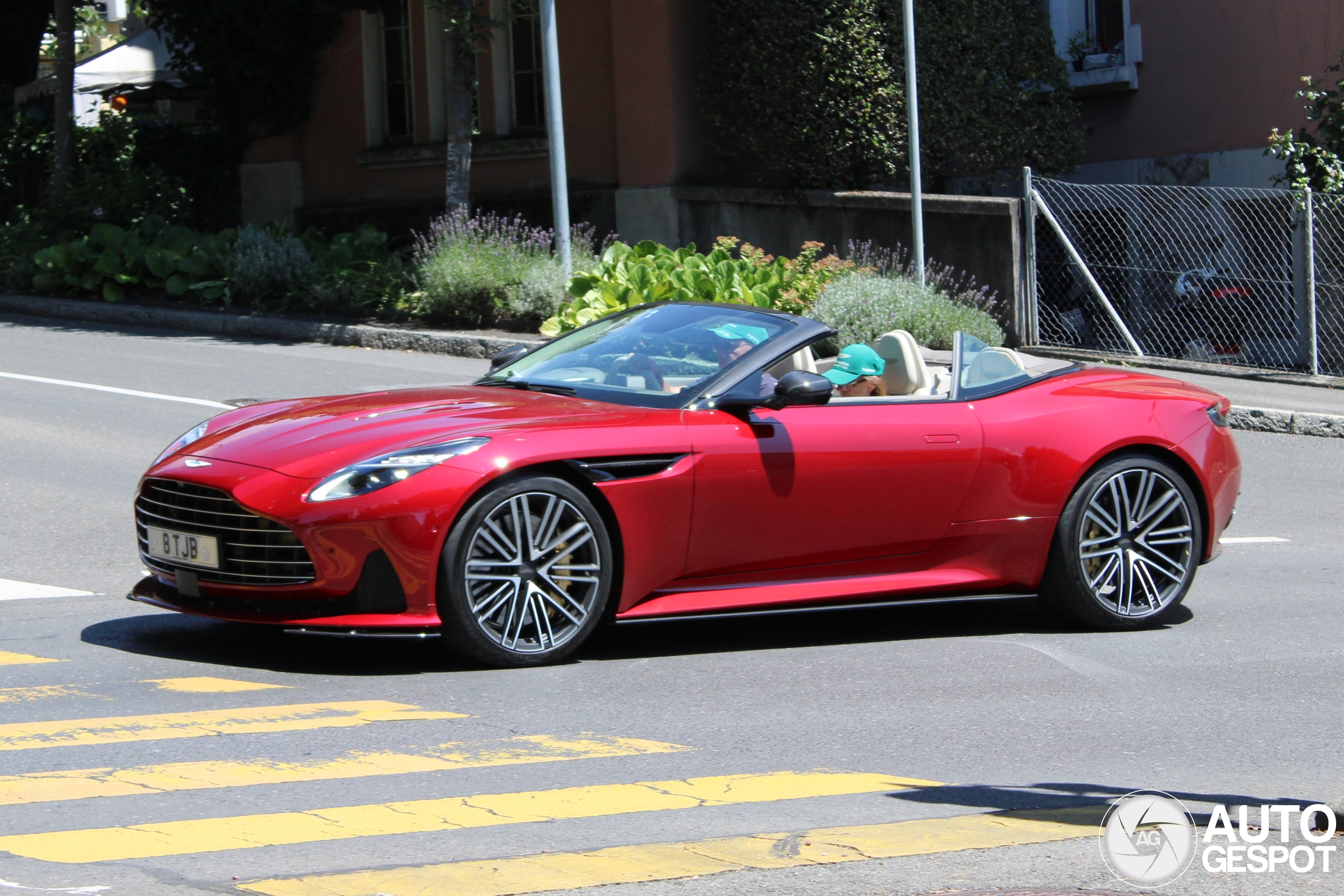 Aston Martin DB12 Volante