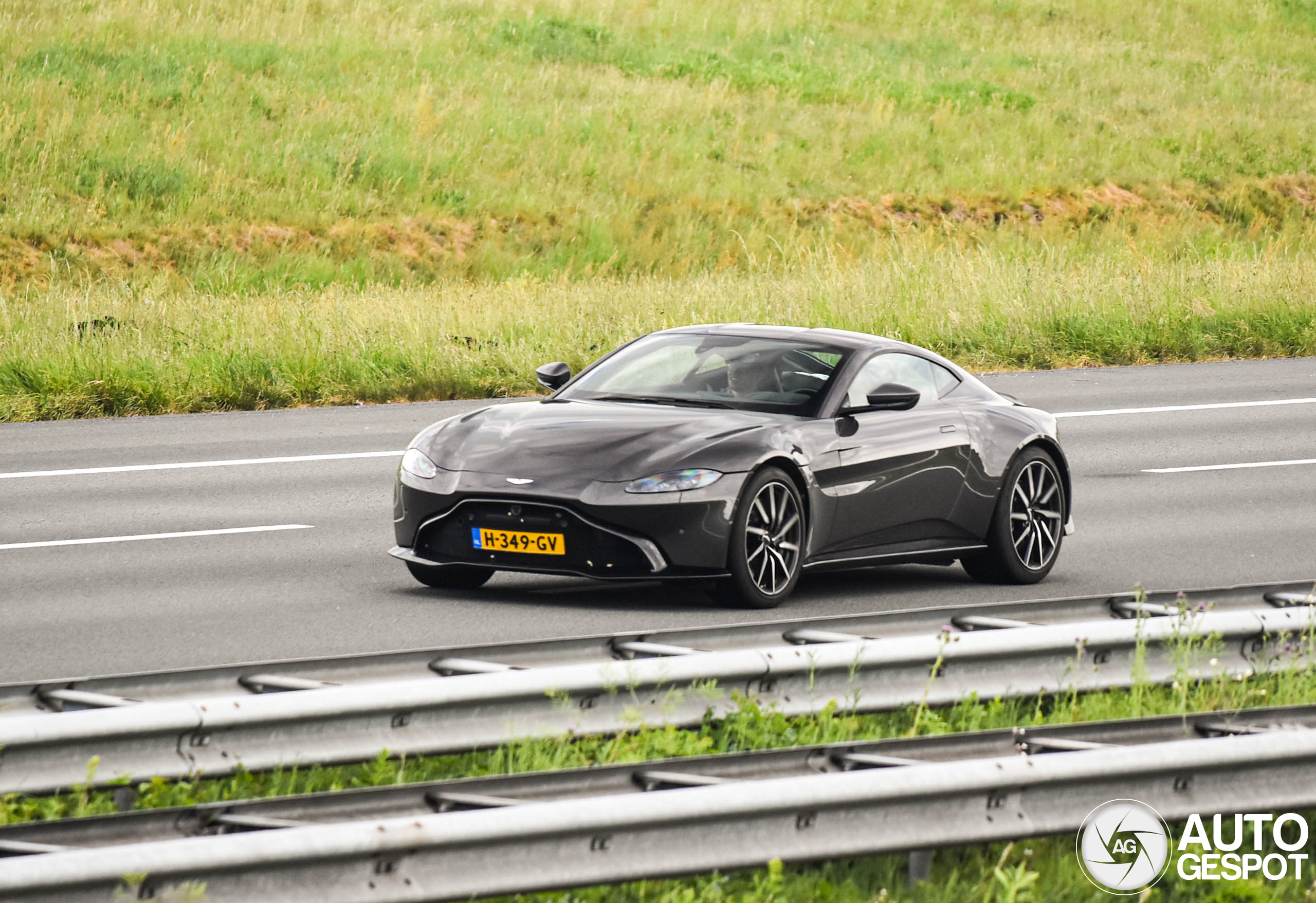 Aston Martin V8 Vantage 2018