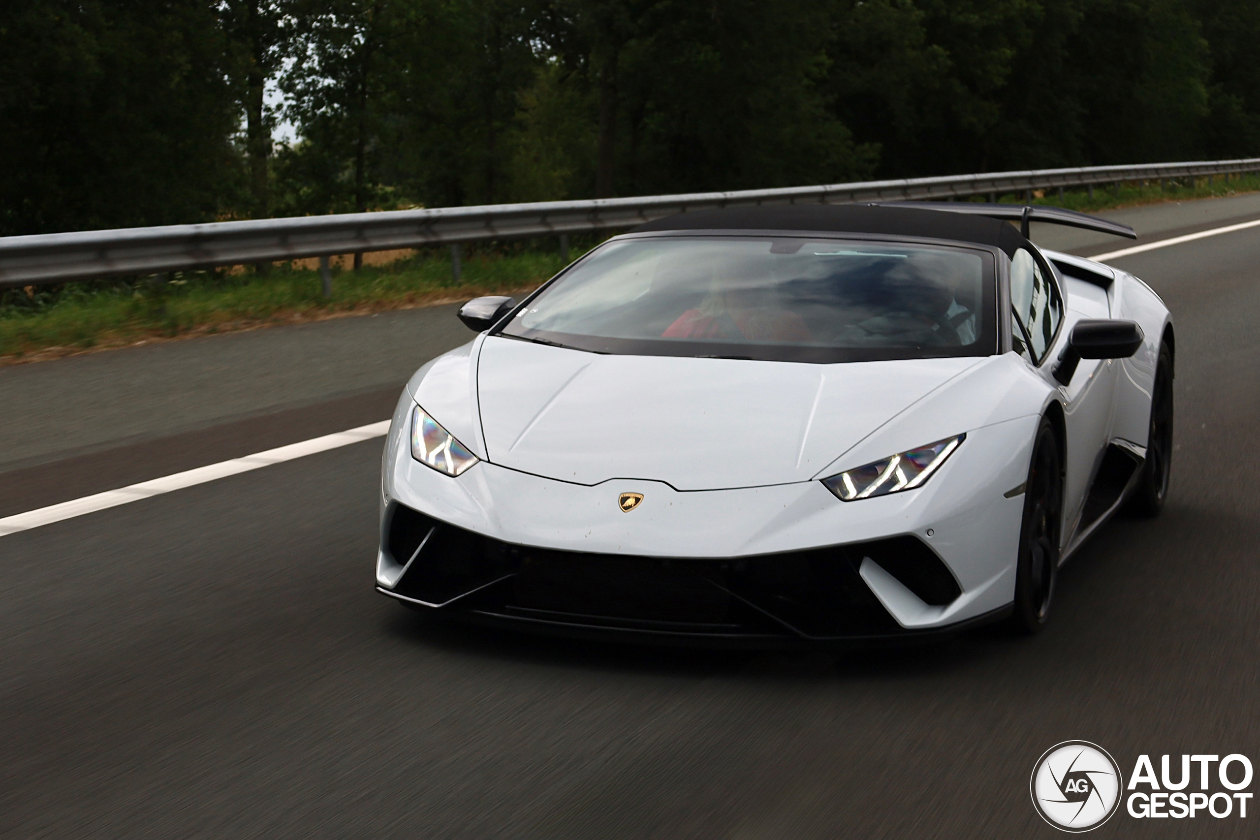 Lamborghini Huracán LP640-4 Performante Spyder