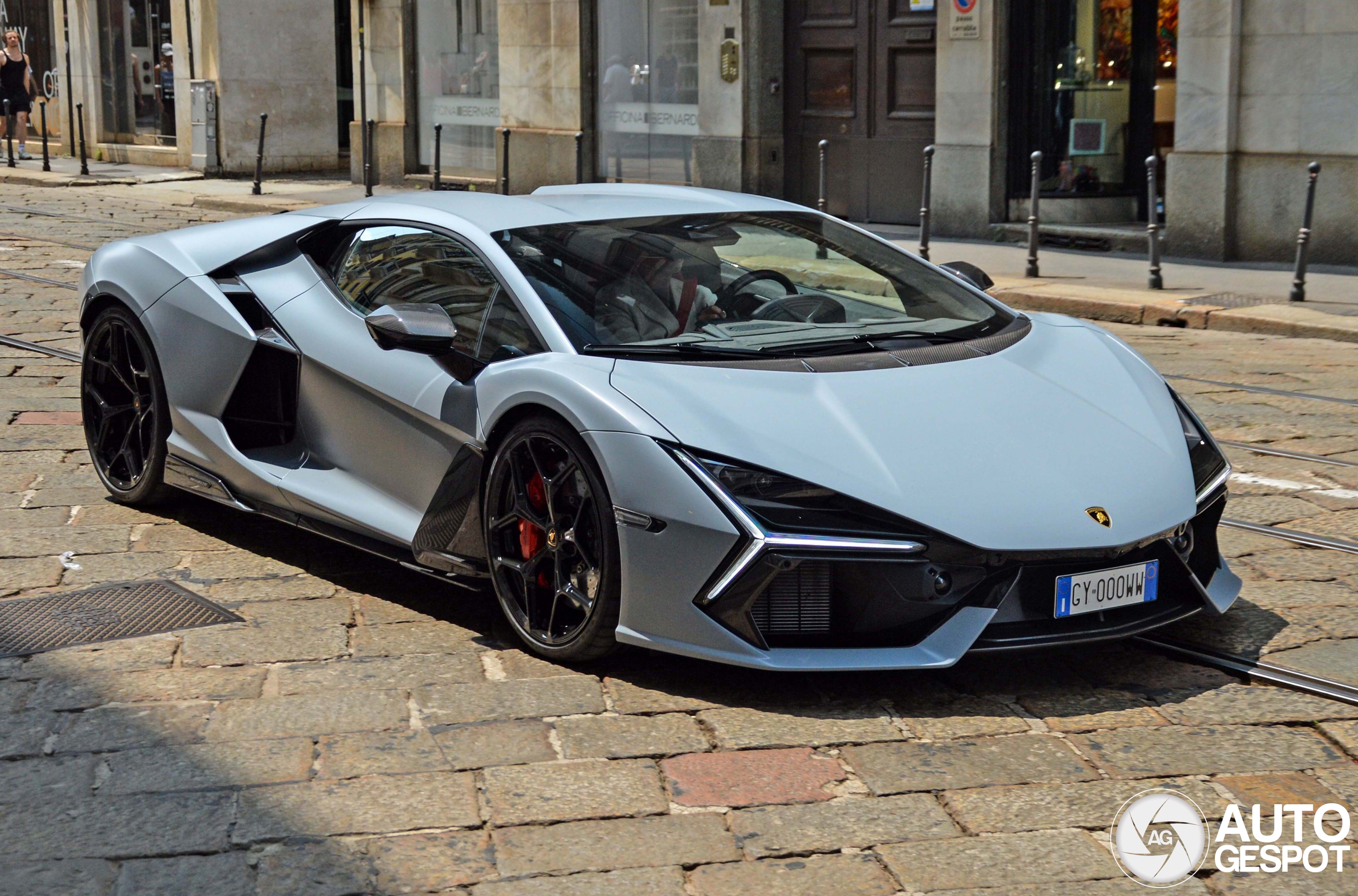 Lamborghini Revuelto