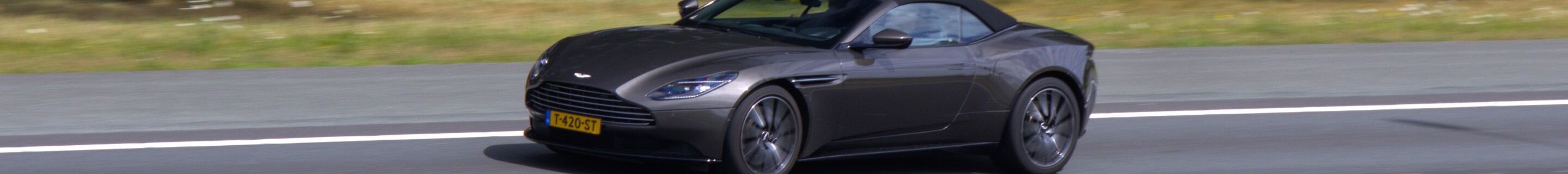 Aston Martin DB11 V8 Volante