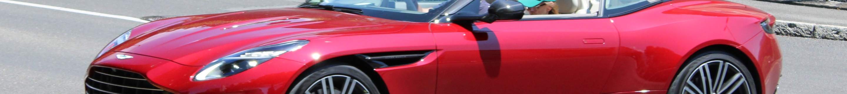 Aston Martin DB12 Volante