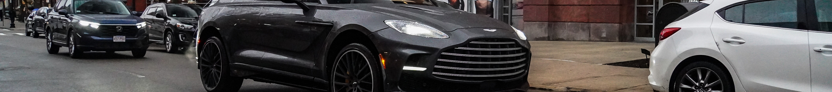 Aston Martin DBX707