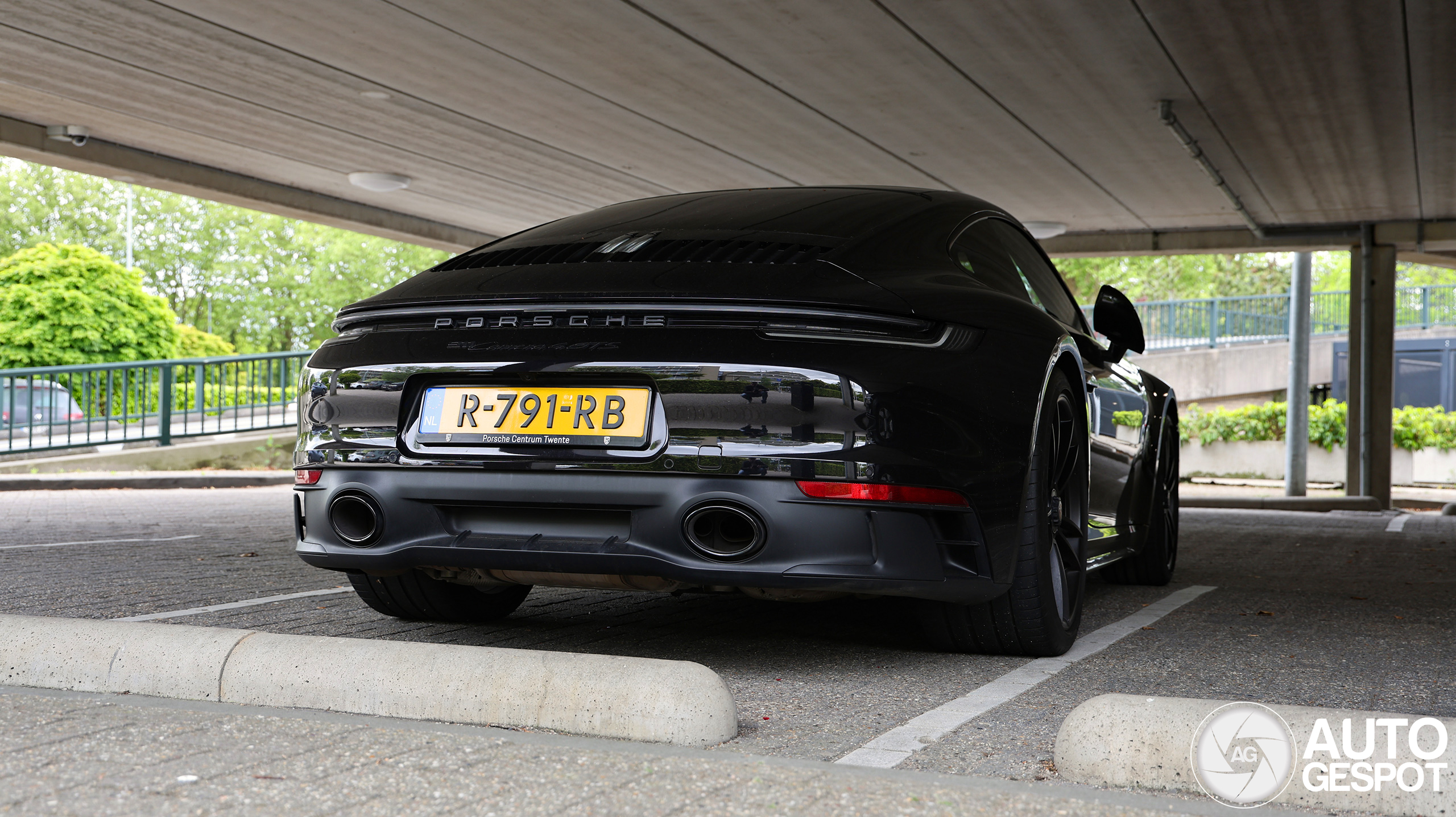 Porsche 992 Carrera 4 GTS