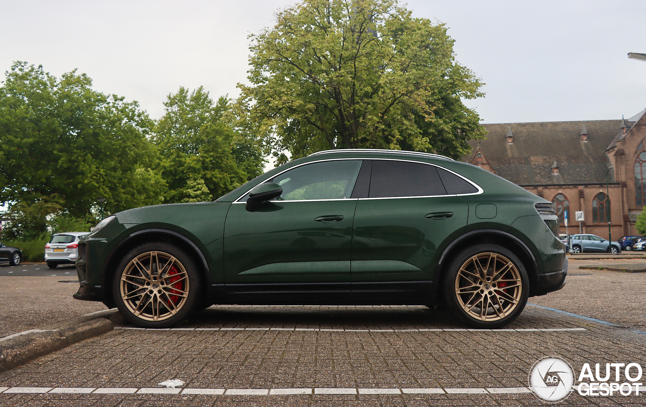 Porsche Macan EV Turbo