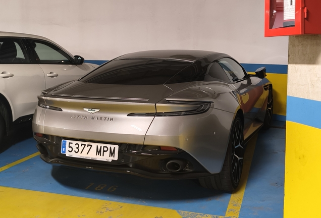 Aston Martin DB12