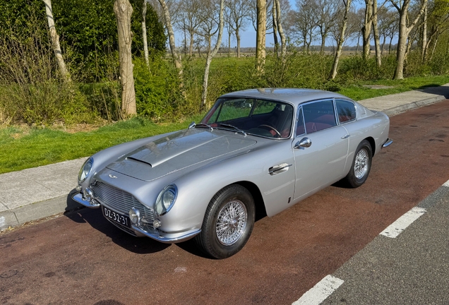 Aston Martin DB6 Superleggera