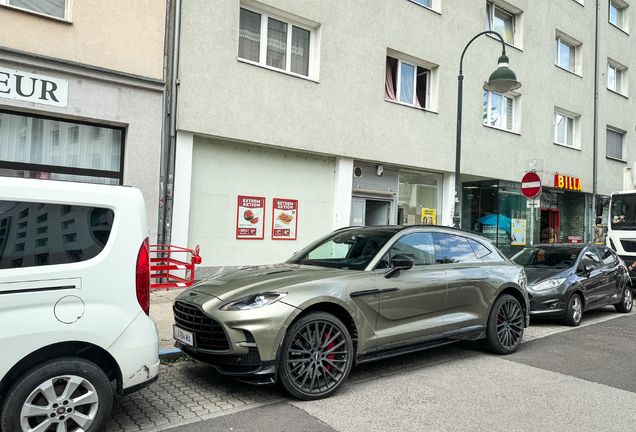Aston Martin DBX707
