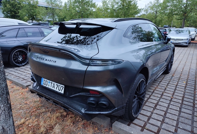 Aston Martin DBX707