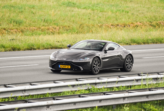 Aston Martin V8 Vantage 2018