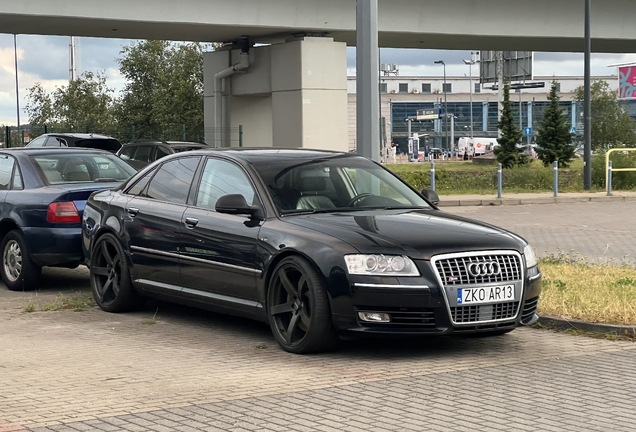Audi S8 D3