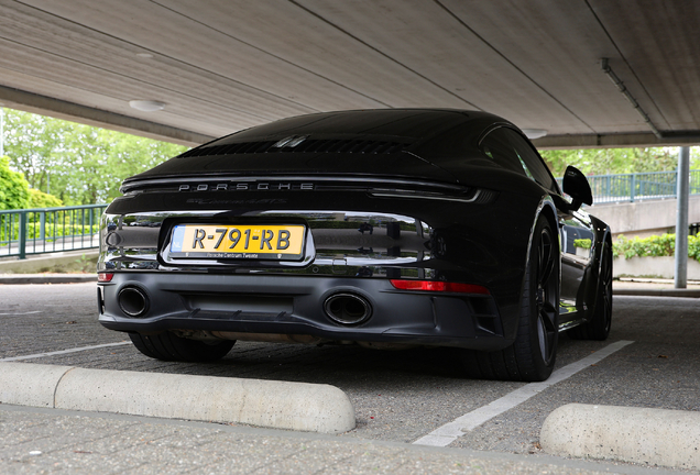 Porsche 992 Carrera 4 GTS
