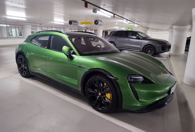 Porsche Taycan Turbo S Cross Turismo