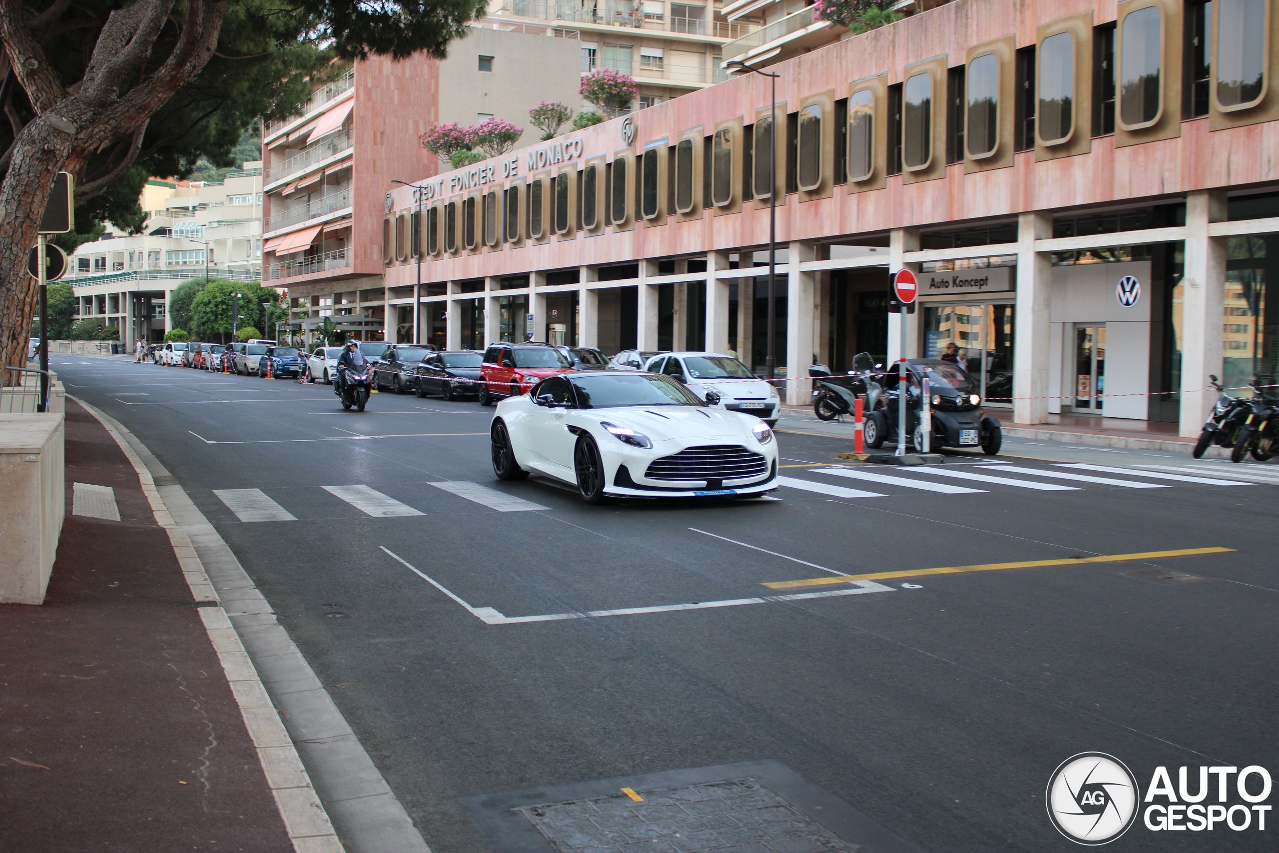 Aston Martin DB12