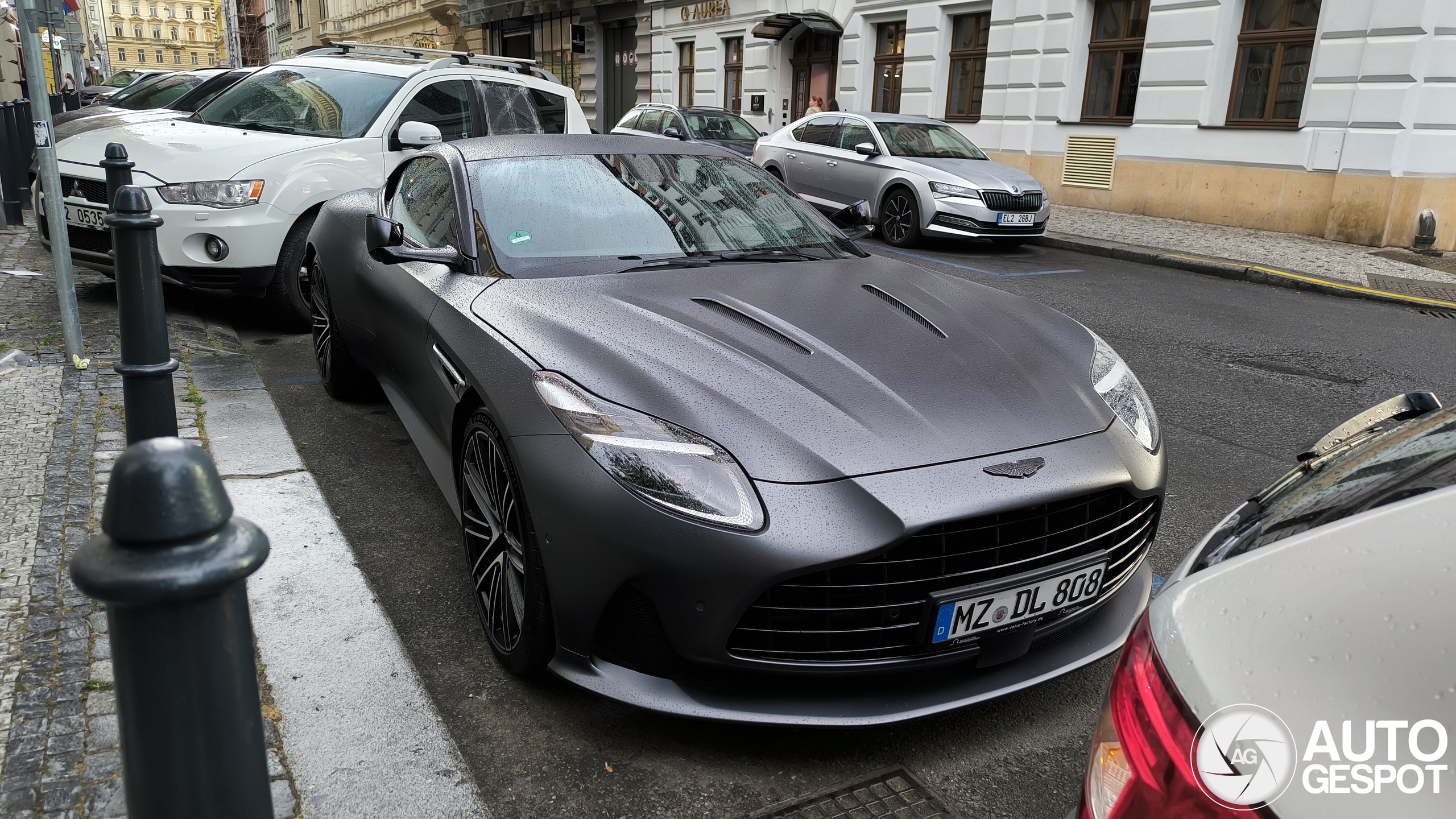 Aston Martin DB12