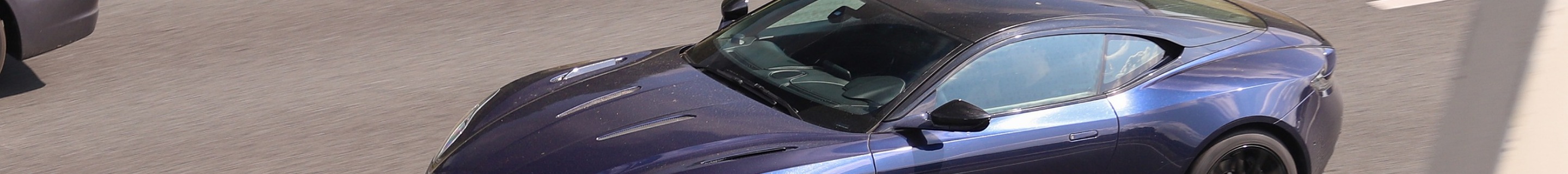 Aston Martin DB11 AMR