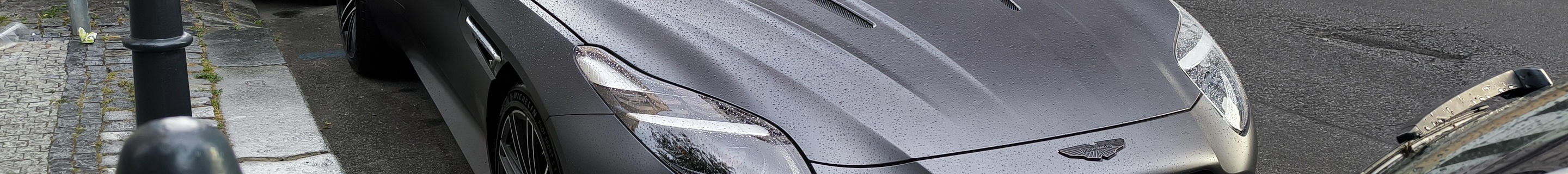 Aston Martin DB12