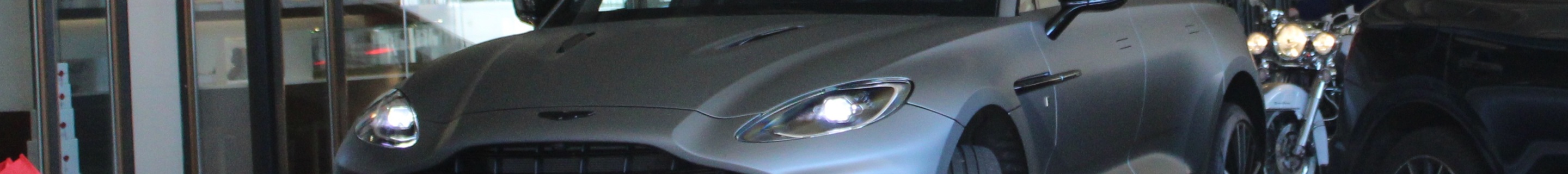 Aston Martin DBX707