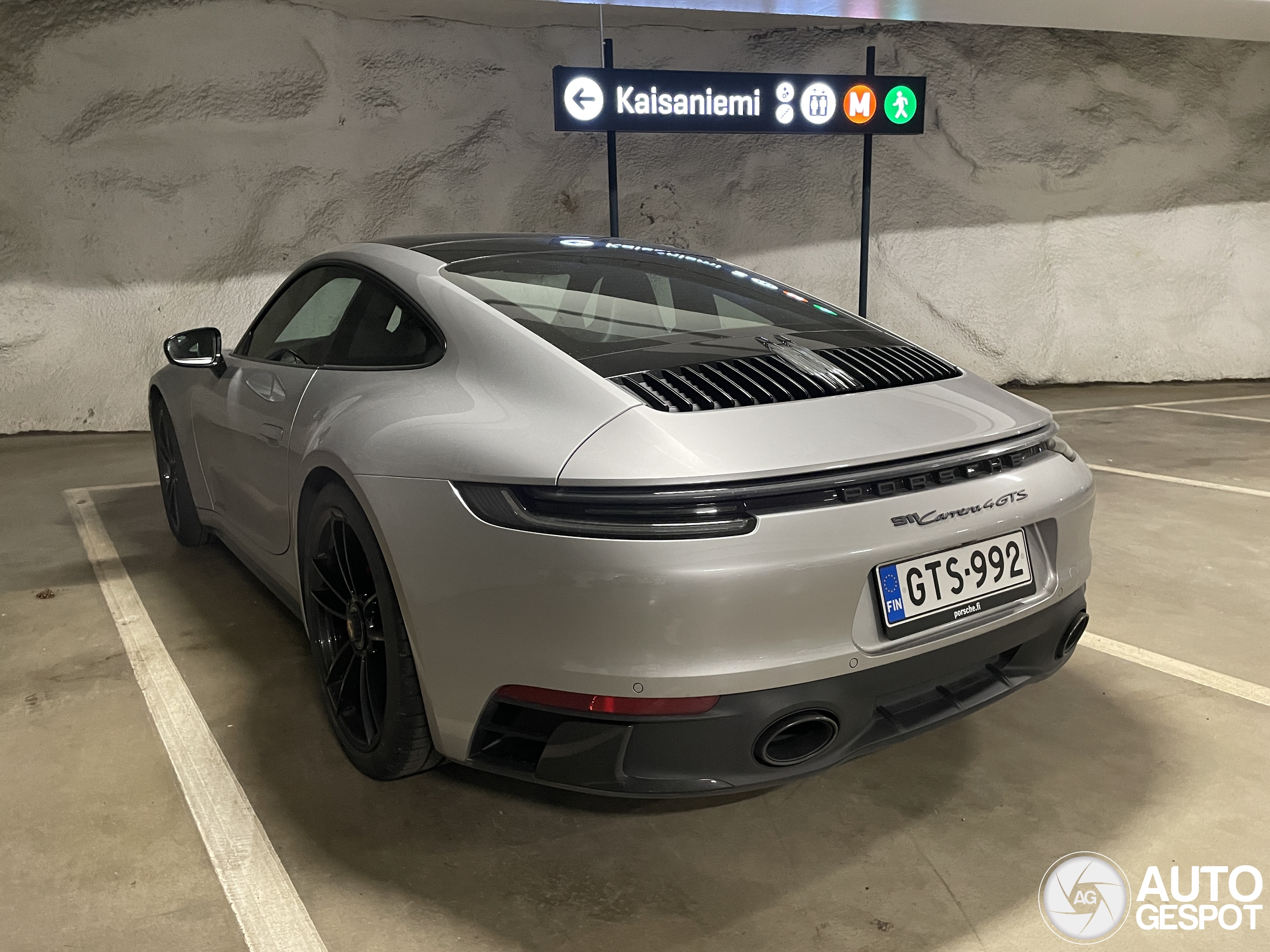 Porsche 992 Carrera 4 GTS