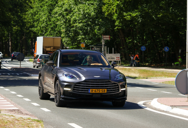 Aston Martin DBX707