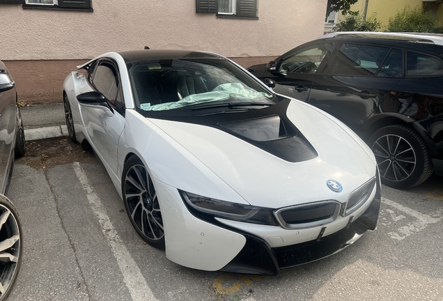 BMW i8