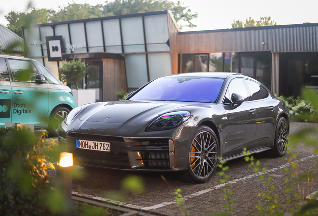 Porsche 972 Panamera Turbo S E-Hybrid
