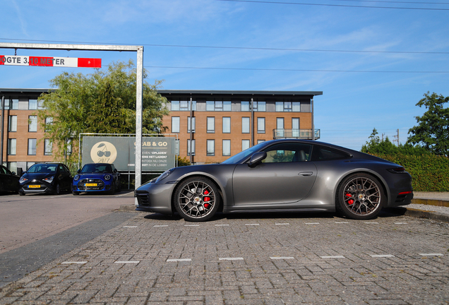 Porsche 992 Carrera 4S