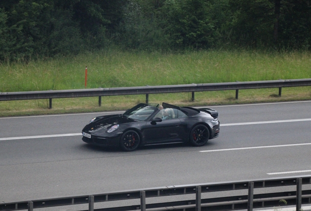 Porsche 992 Carrera 4S Cabriolet