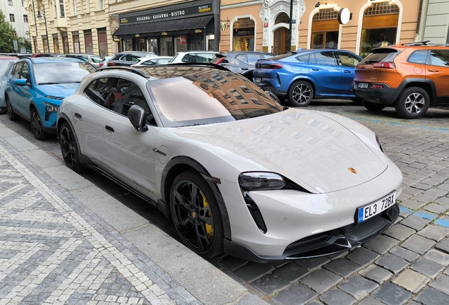 Porsche Taycan Turbo S Cross Turismo
