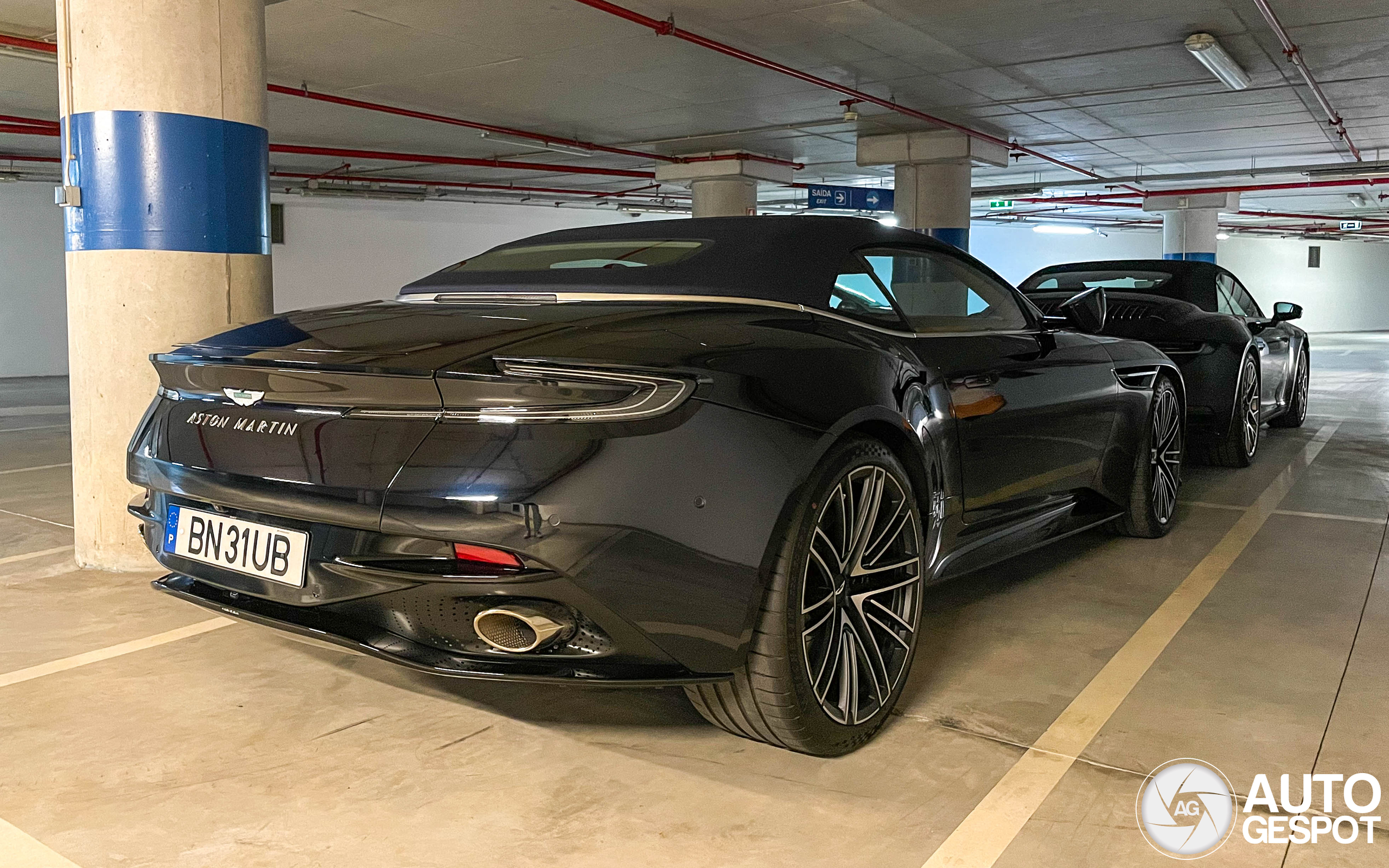 Aston Martin DB12 Volante