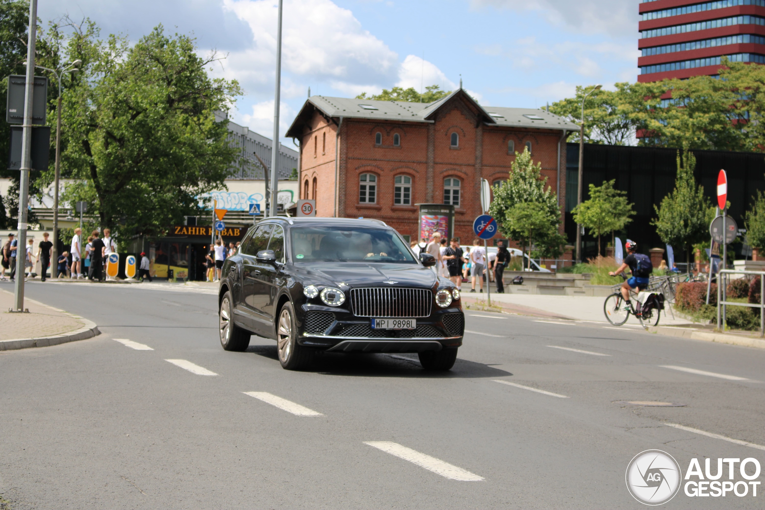 Bentley Bentayga Azure 2024