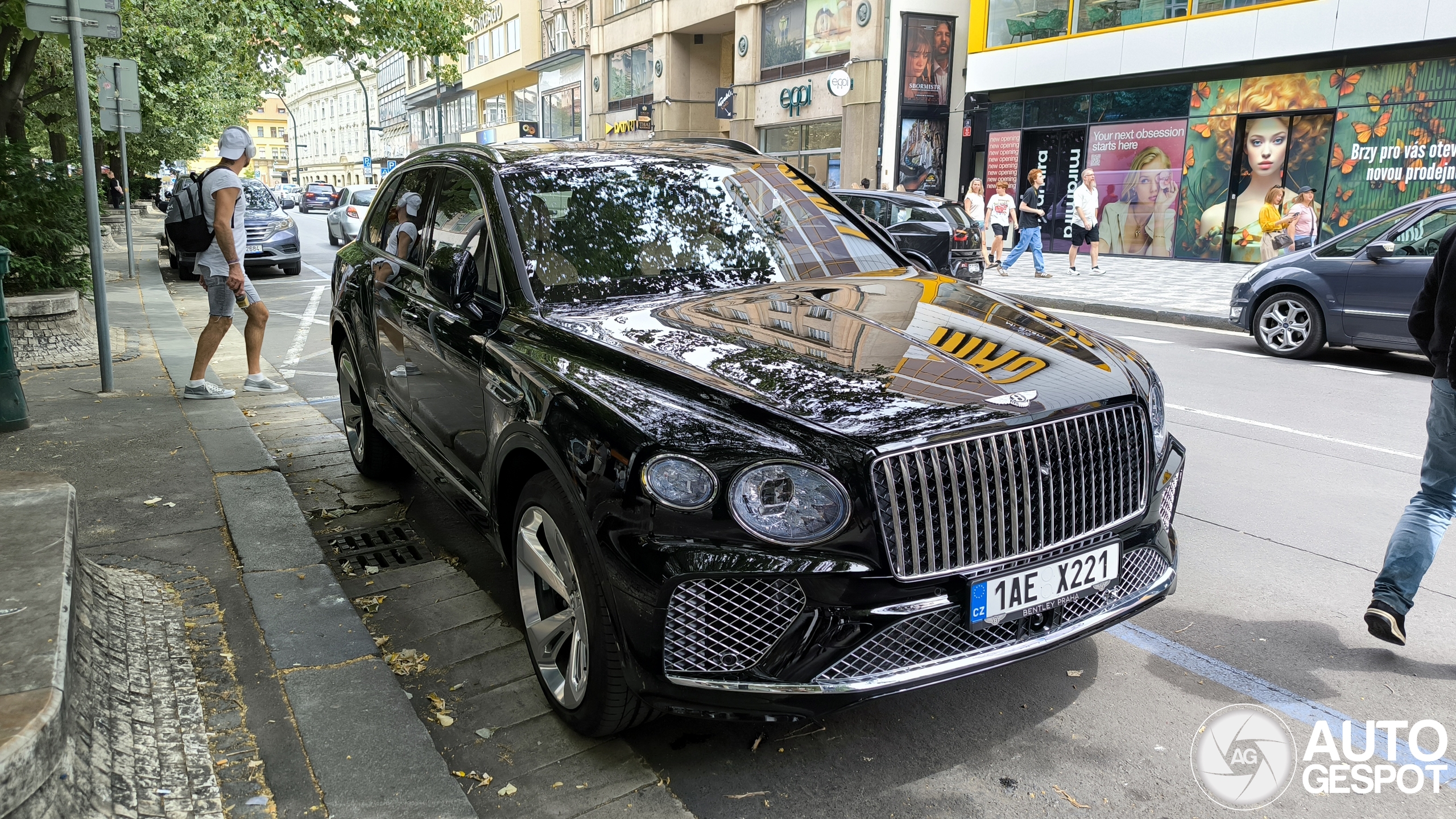 Bentley Bentayga Azure 2024
