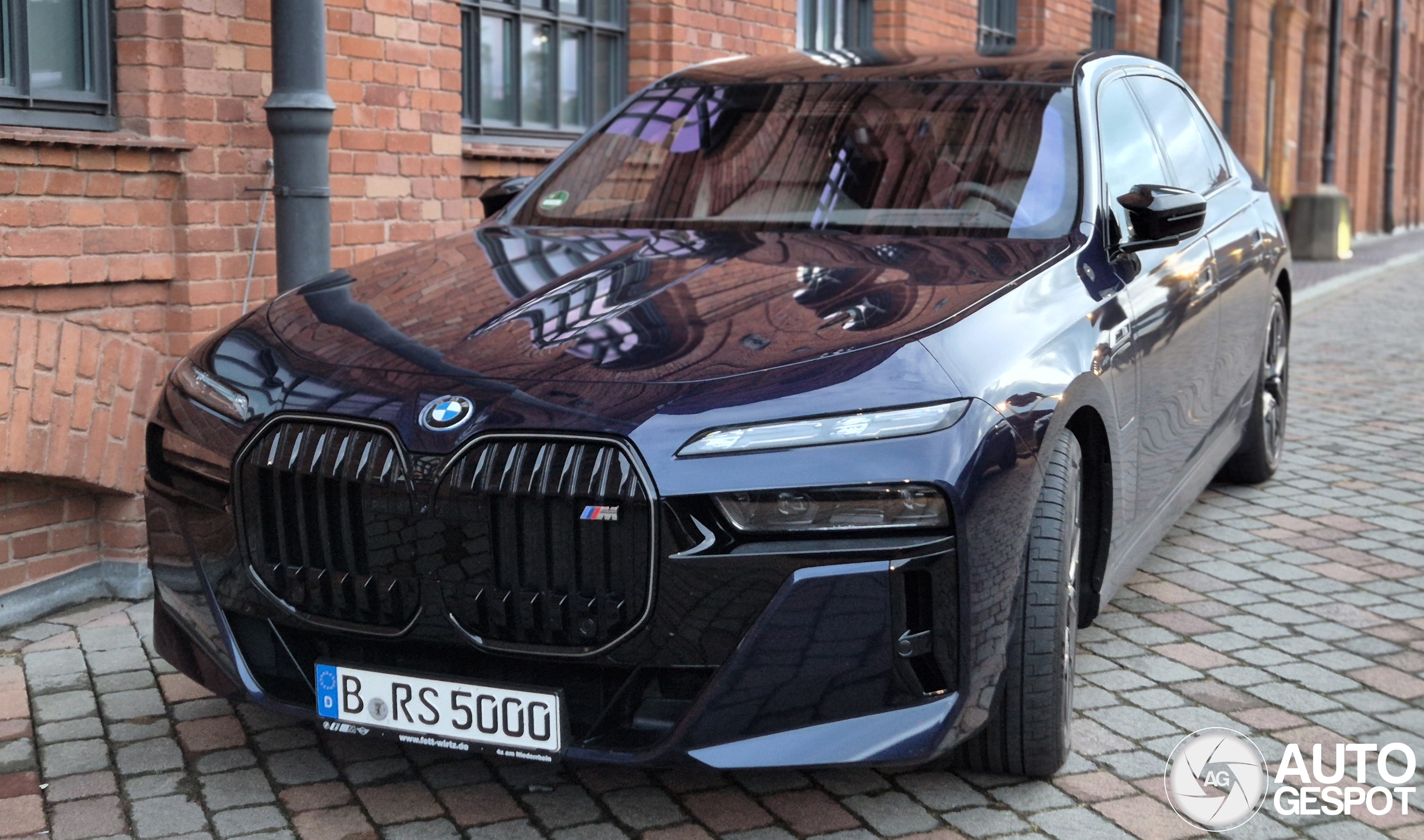 BMW M760e xDrive