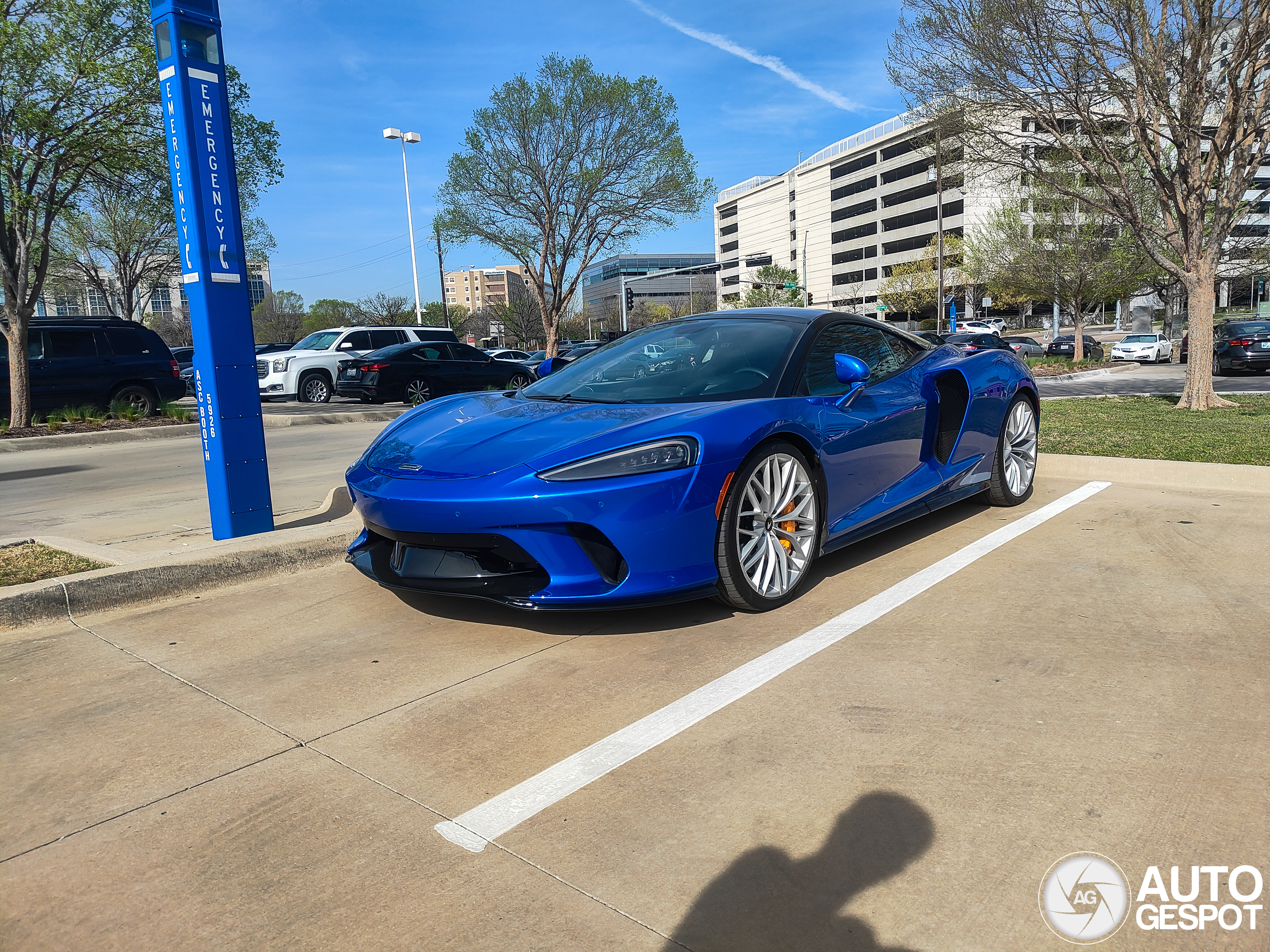 McLaren GT