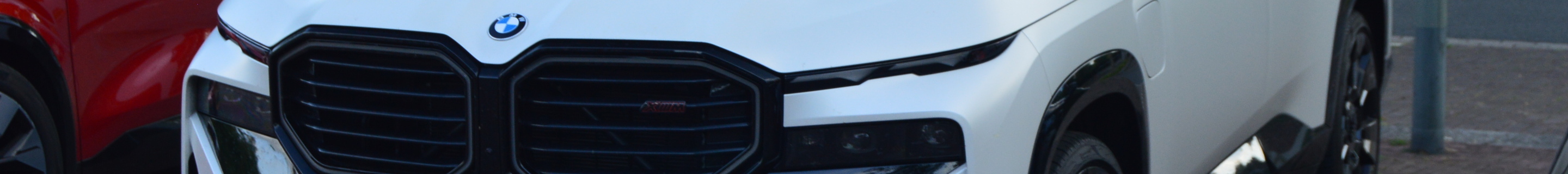 BMW XM G09 Label Red