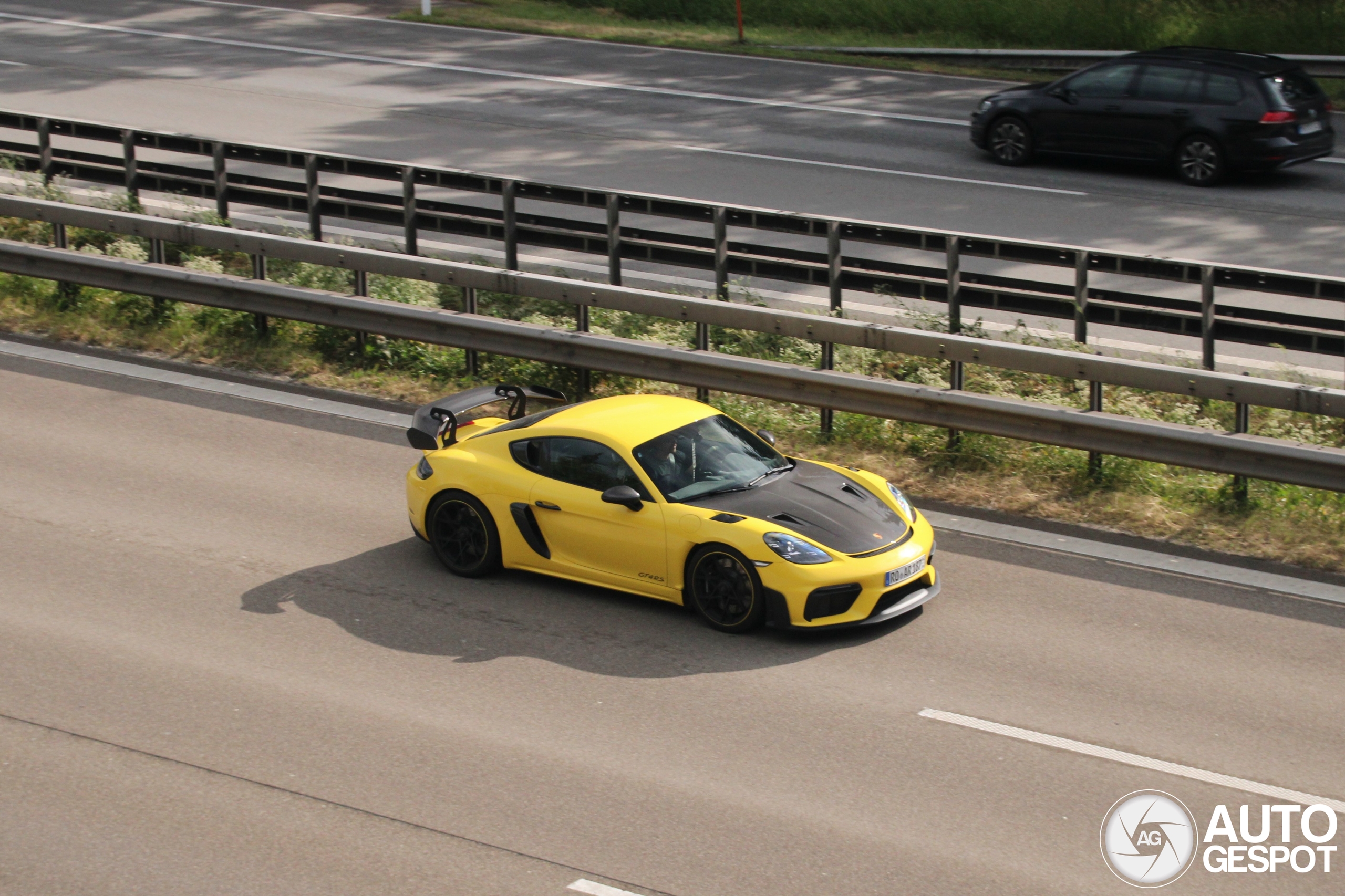 Porsche 718 Cayman GT4 RS Weissach Package